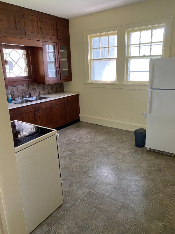 Building Photo - 215 E 8th Ave