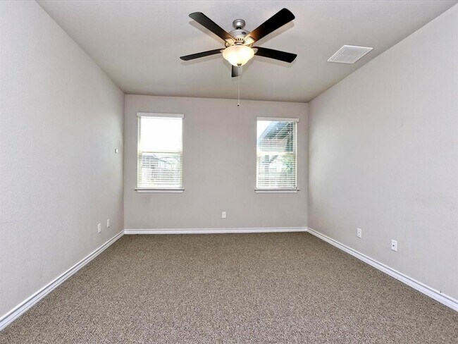 Building Photo - 128 Flexus Ln