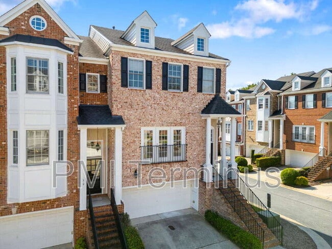 Building Photo - 321 Creekbank Way SE