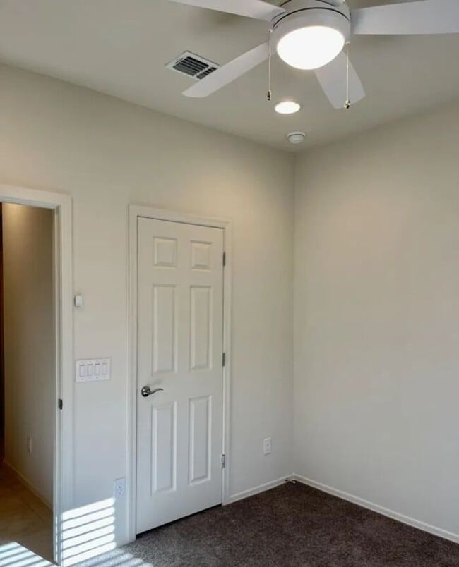 Building Photo - 2022 Built Single-Level 4Bedrooms/3Baths Stunning Home!!