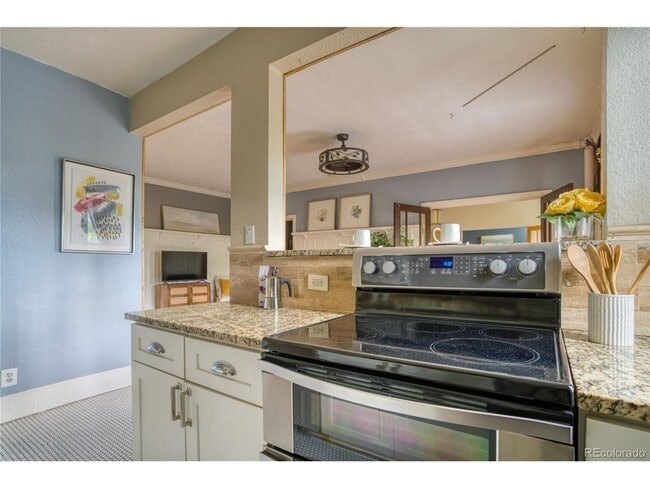 Building Photo - 1376 N Pearl St