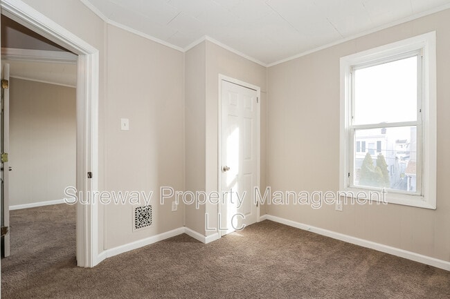 Building Photo - 10 W 8th St