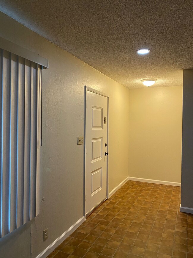 Building Photo - COMING SOON! | $2,800 / 2 BR /1 BA -  REMODELED APARTMENT IN IRVINGTON AREA OF CENTRAL FREMONT