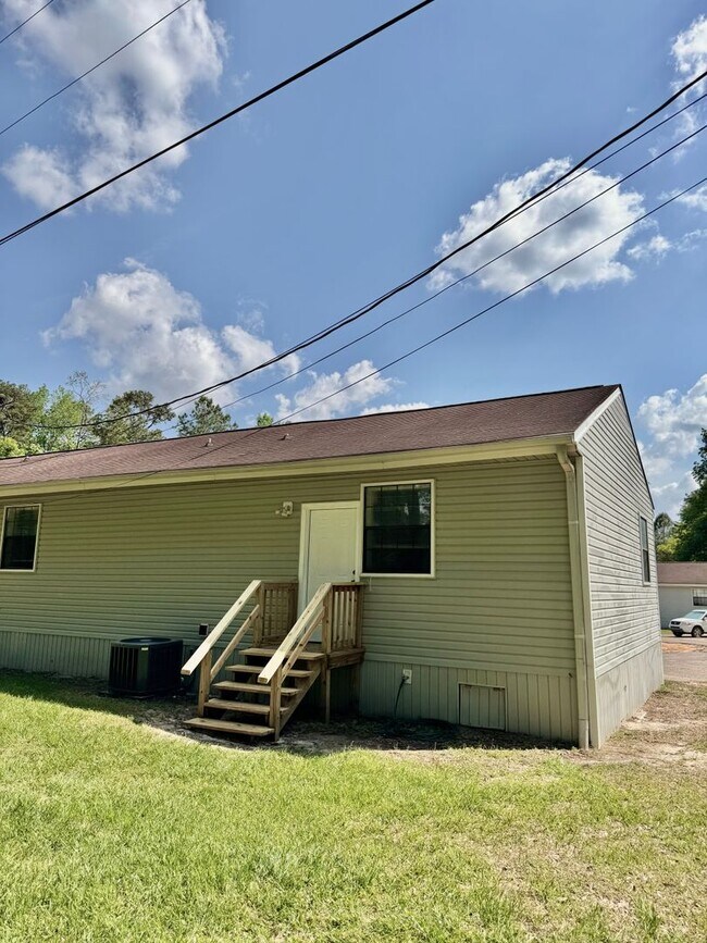 Building Photo - Available NOW -505 Tank hill Unit 2
