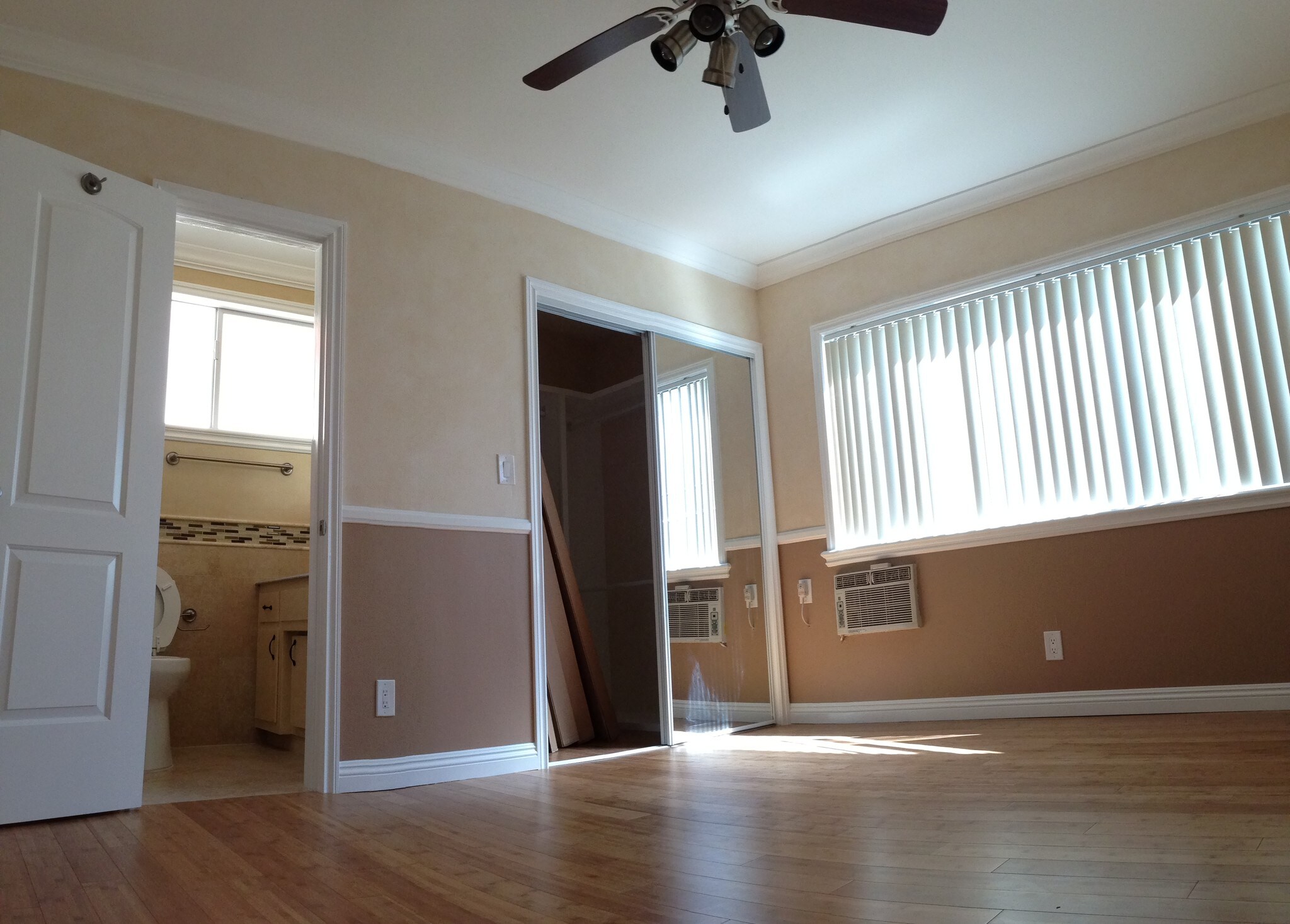 bedroom 1 - 1032 N Gardner St