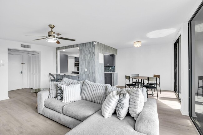 Building Photo - 859 Jeffery St