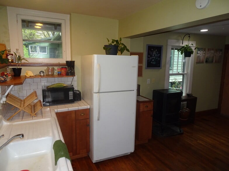 Building Photo - 718 Cliff St