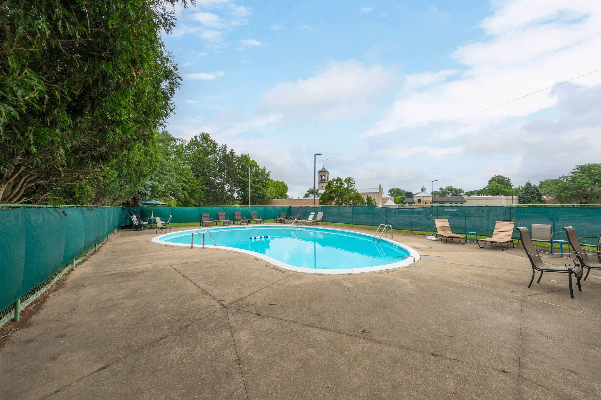 Private Swimming Pool - 20333 Detroit Rd