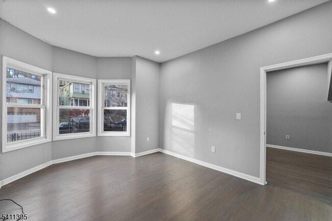 Building Photo - 467 Summer Ave