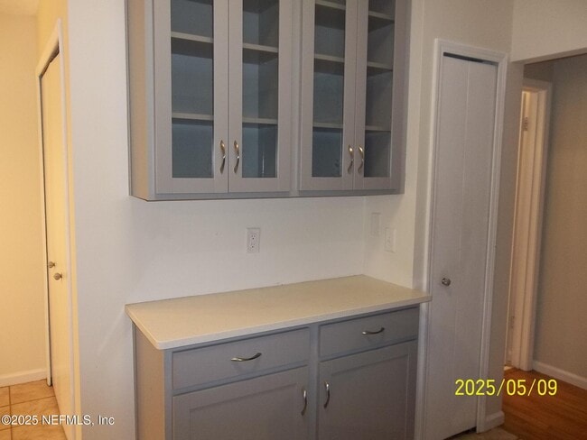 Building Photo - 255 Leatherleaf Dr