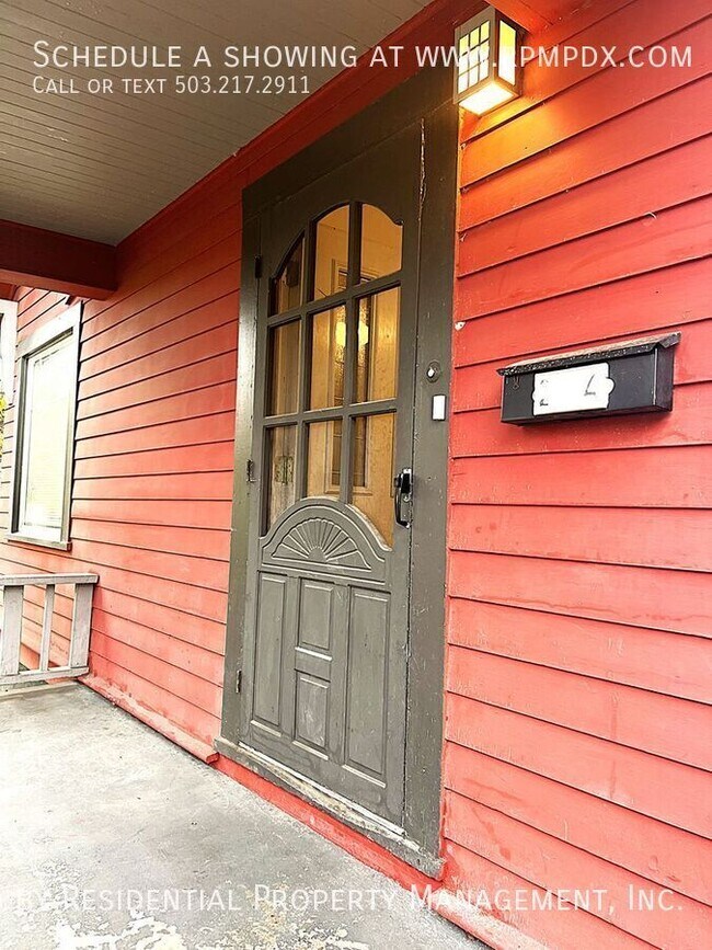 Building Photo - 214 NE Bryant St