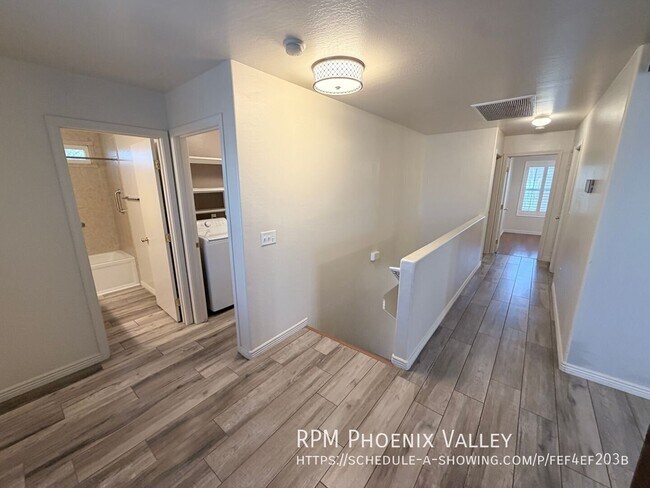 Building Photo - 12014 W Hopi St
