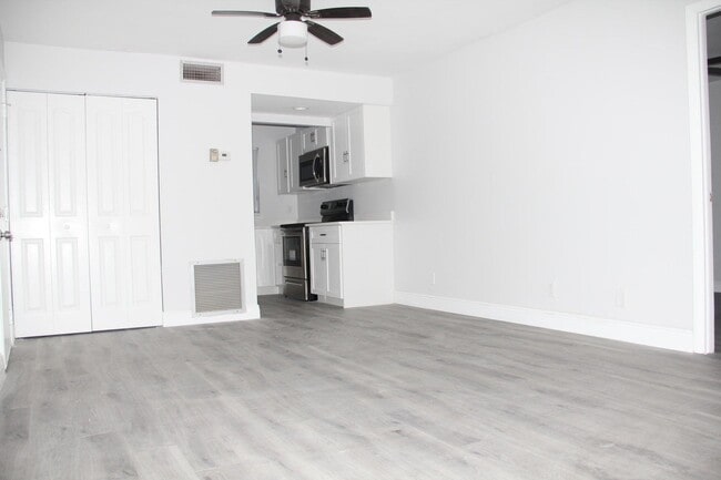 Building Photo - 230 Lake Frances Dr