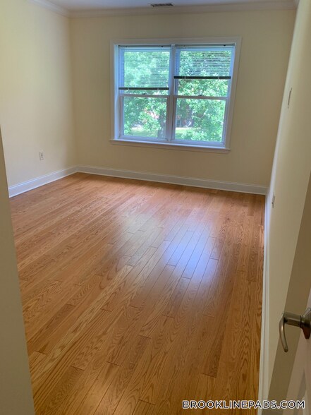 Building Photo - 210 Gerry Rd