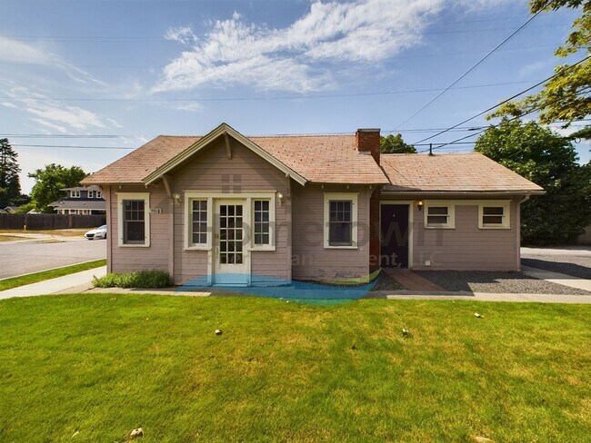 Building Photo - 1 Bedroom Cottage with Off-Street Parking Available in Midtown Coeur d'Alene!