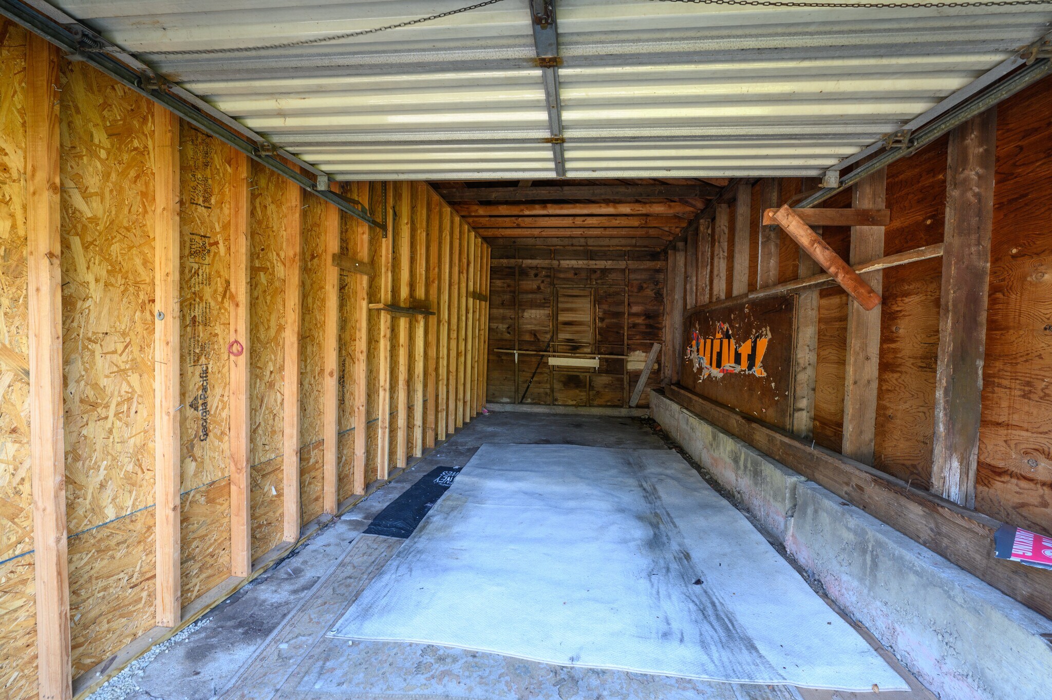 Garage Bay - 1592 Corbin Ave