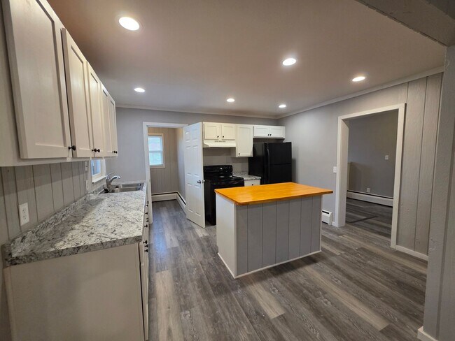 Building Photo - 1353 W Grand Ave