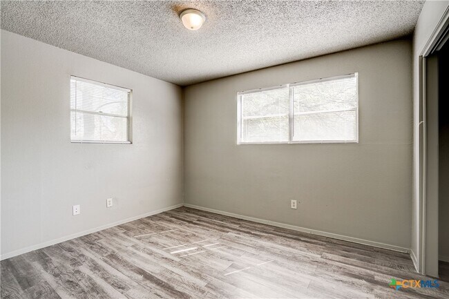 Building Photo - 714 Martindale Rd