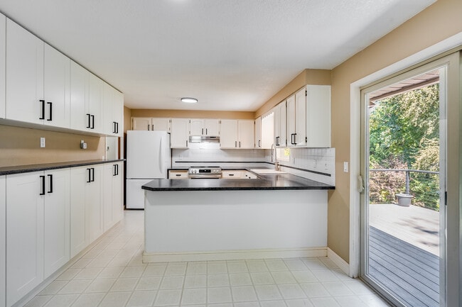 Building Photo - 1321 SE Eastwood Ct