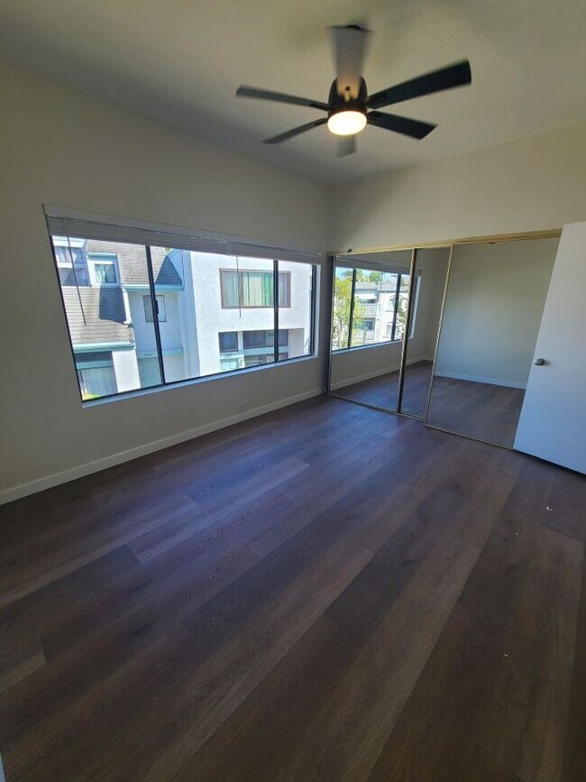 Building Photo - Spacious and remodeled 2 Bed 2.5 baths in ...