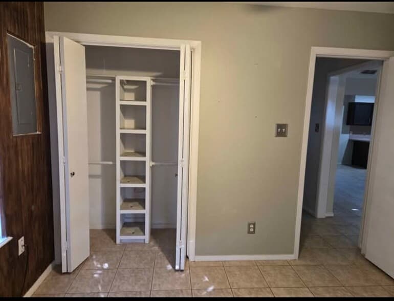 Building Photo - 404 N 29th Ave