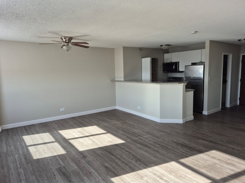 Building Photo - 5885 Forest View Rd