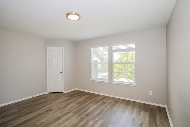 Building Photo - 6509 Longleaf Ln