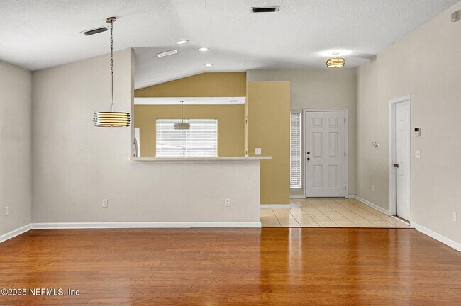Building Photo - 2105 S Cranbrook Ave