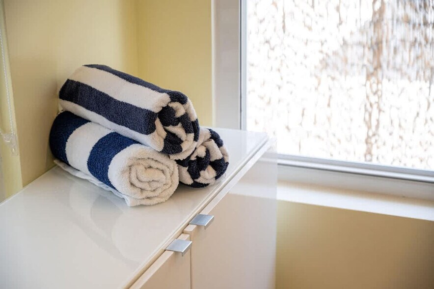 Building Photo - 334 Oregon St