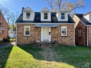 Building Photo - Charming 3-Bedroom Home in Saint Louis — C...