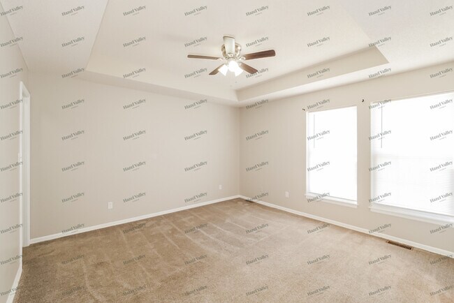 Building Photo - 321 N Queen Ridge Ave