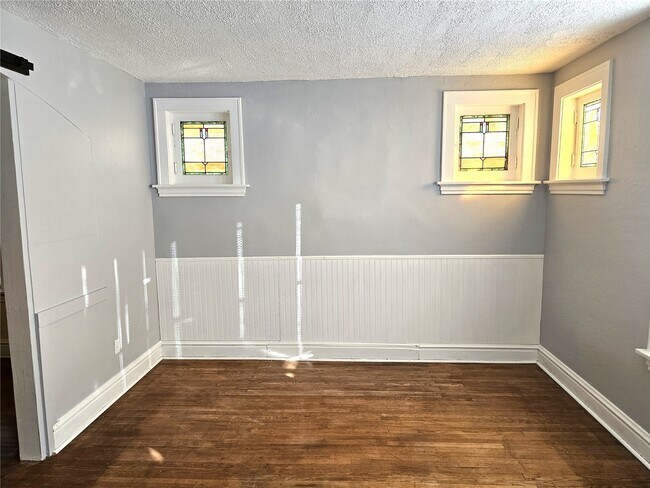 Building Photo - 4953 Holly Hills Ave