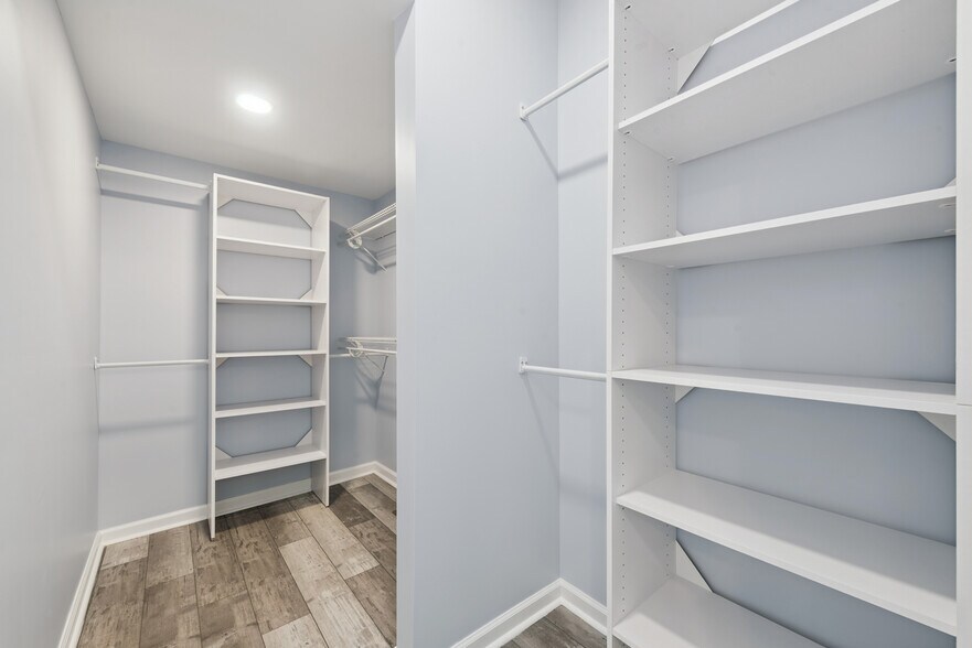 Building Photo - 305 N Graham St