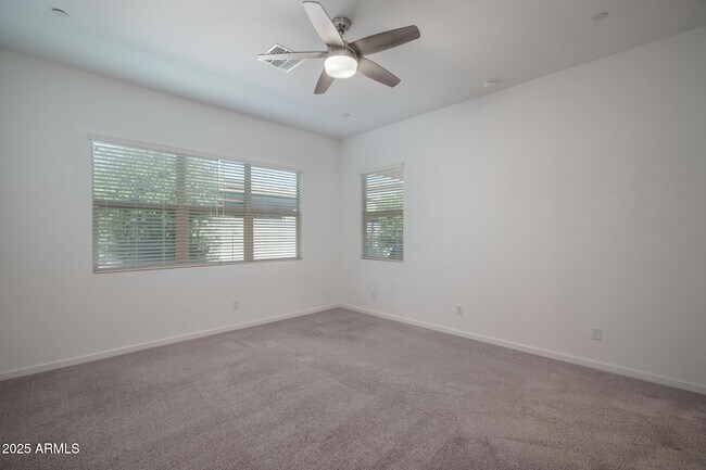 Building Photo - 14084 W Desert Flower Dr