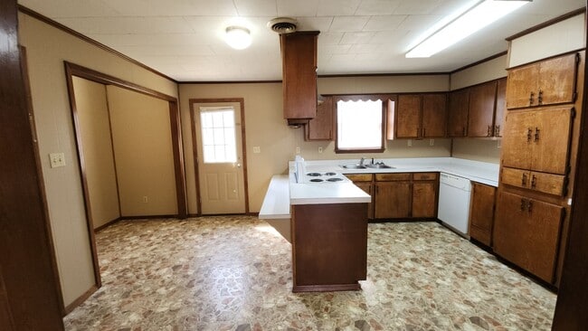 Building Photo - 605 N Front St