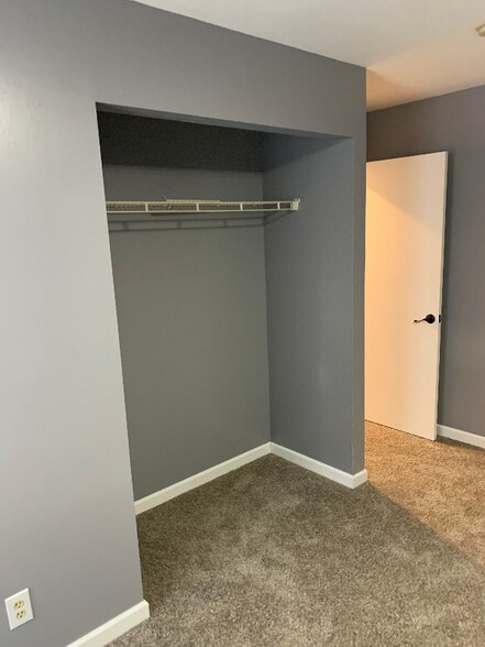 Building Photo - 7101 Lexington Ave