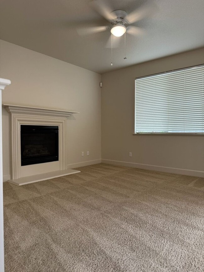 Building Photo - Pleasing 5/2 near college and UC