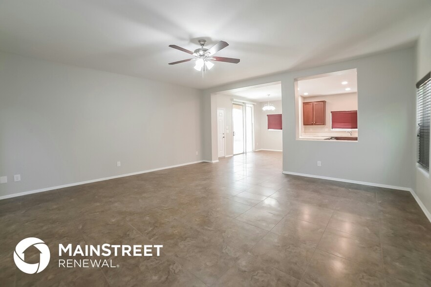 Building Photo - 4922 N 110th Ln