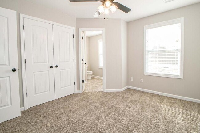 Building Photo - 1115-I2 Hillwood Dr