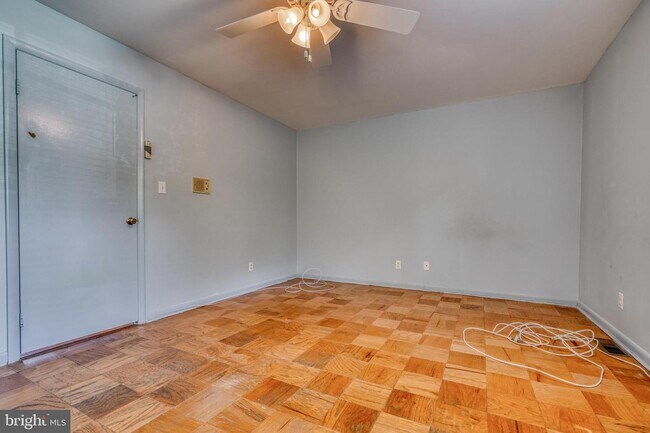 Building Photo - 7304 Park Village Ct