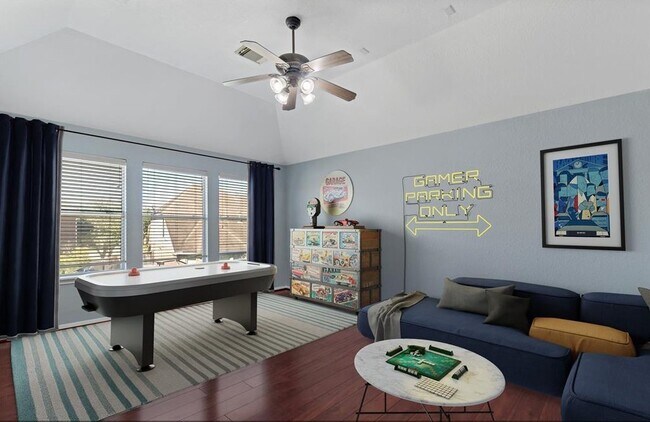 Building Photo - 2611 S Breeze Dr