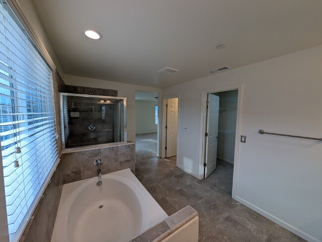 Building Photo - "Spacious 4-Bed Home with 2.5 Baths in Charming Clovis Locale – 1945 Sq. Ft. of Comfort!"