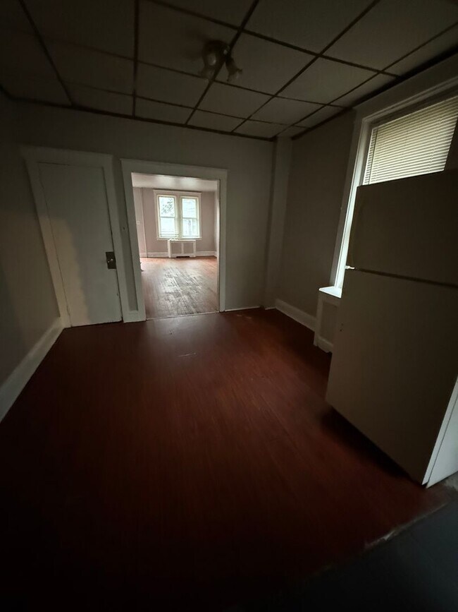 Building Photo - Port Richmond-traditional 3 bedroom home f...