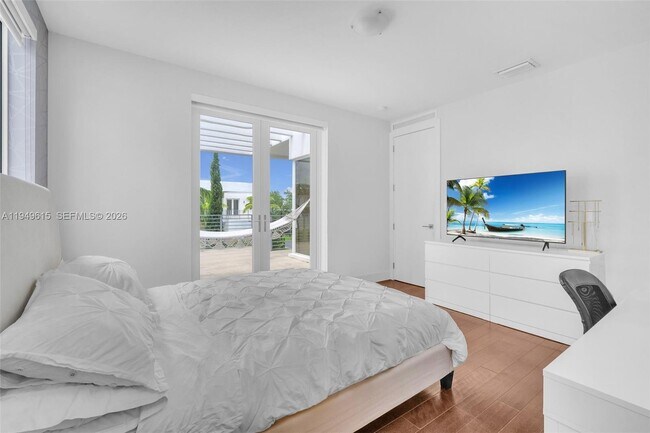 Building Photo - 7457 NW 101 Ave