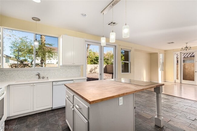 Building Photo - 7196 Cressida Ct