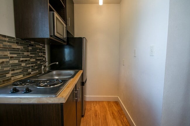 2535eAsbury_Unit12-5(1) - Plaza West