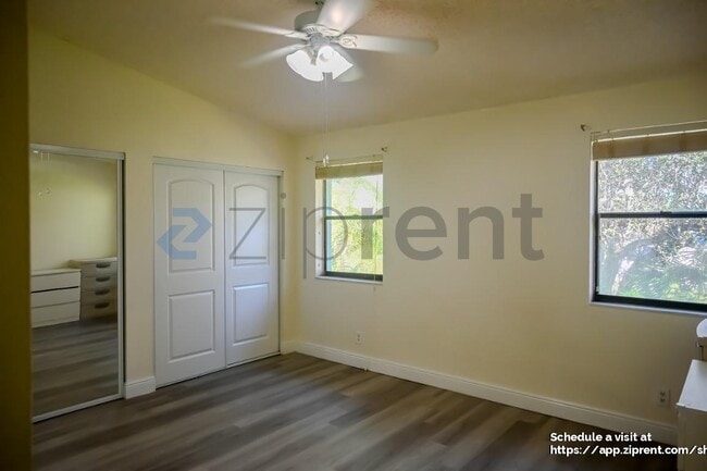 Building Photo - 9761 Riverside Dr