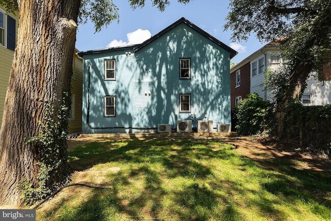 Building Photo - 550 N Loudoun St