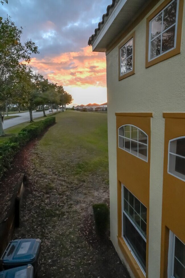 Building Photo - ~4/3~Monroe Circle~Woodwind Bay~Beautiful Town Home!