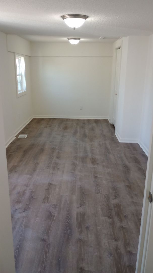 Building Photo - Remodeled 3 bed 2 bath home off of Greensb...